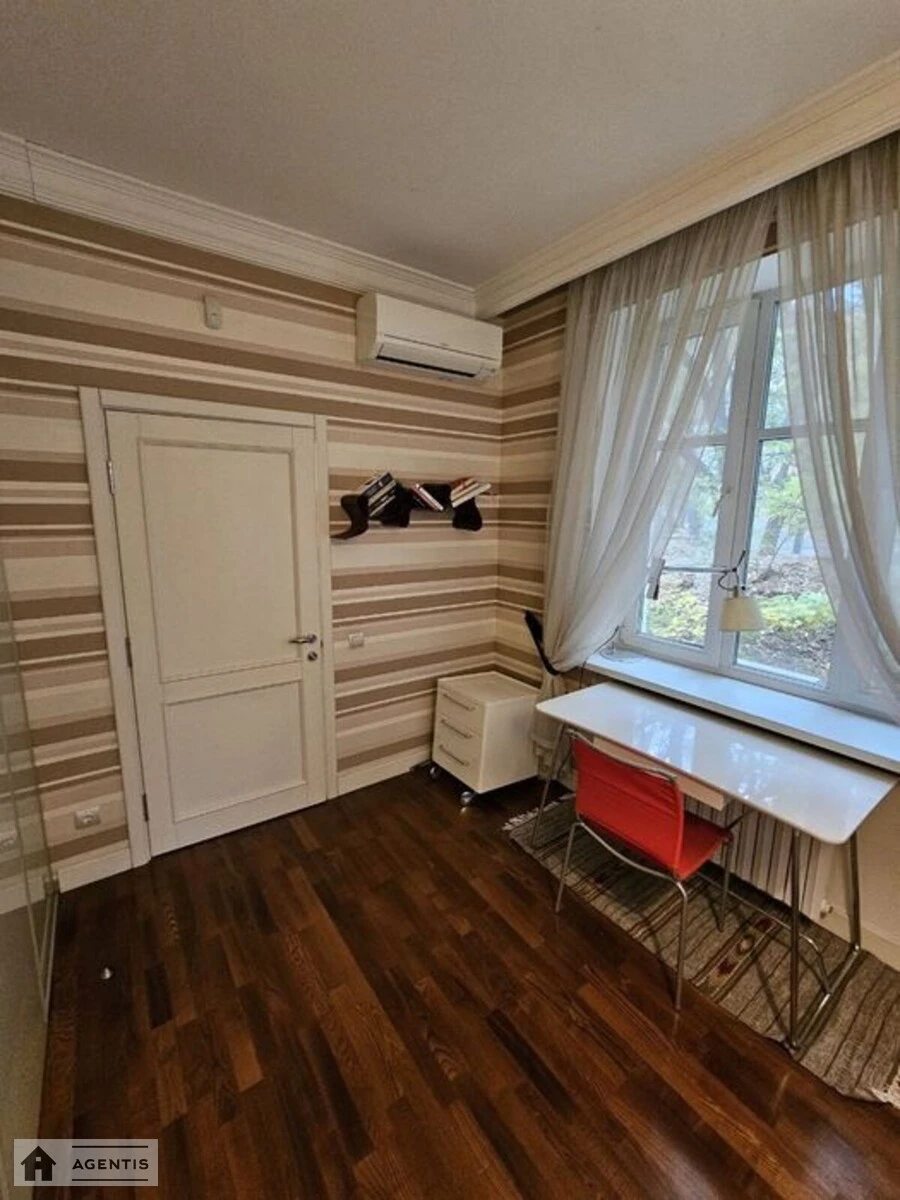 Сдам квартиру 1 комната, 55 m², 3 эт./5 этажей. 7, Івана Маряненка пров., Киев. 