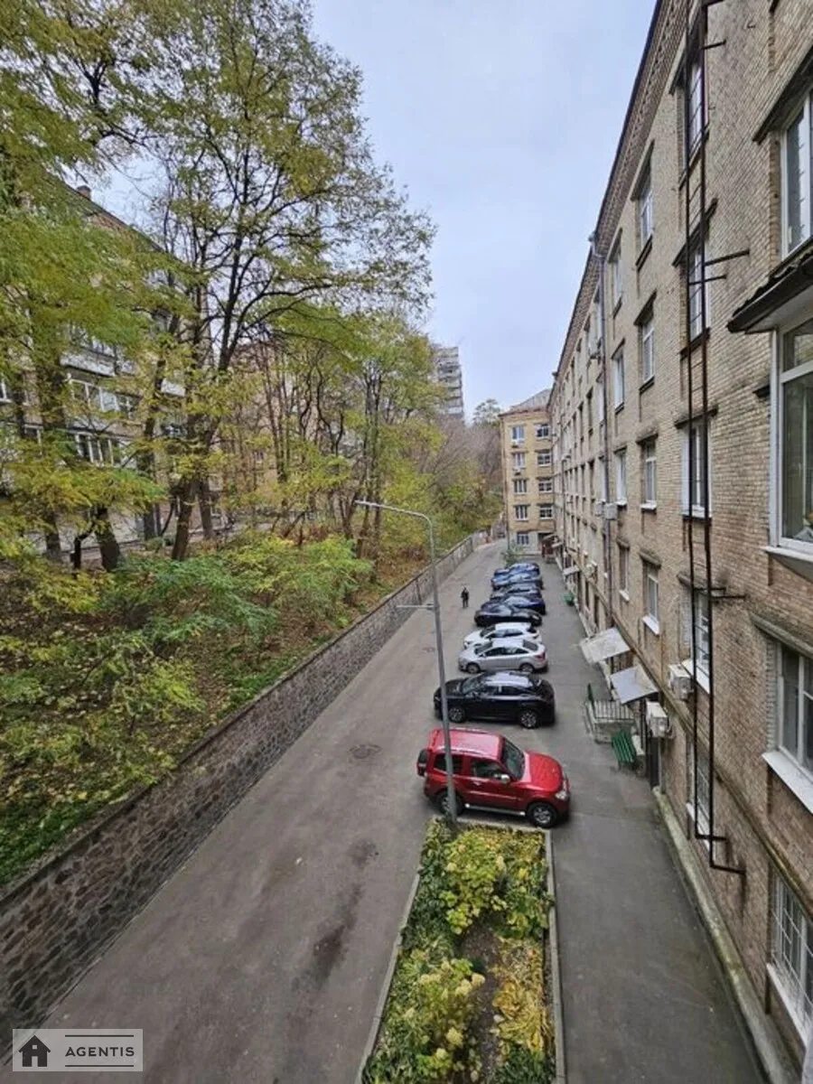 Сдам квартиру 1 комната, 55 m², 3 эт./5 этажей. 7, Івана Маряненка пров., Киев. 