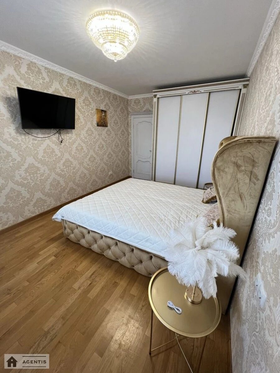 Сдам квартиру 3 комнаты, 125 m², 13 эт./25 этажей. 35, Герцена 35, Киев. 