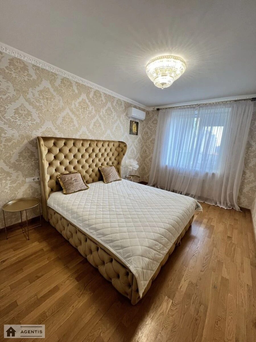 Сдам квартиру 3 комнаты, 125 m², 13 эт./25 этажей. 35, Герцена 35, Киев. 