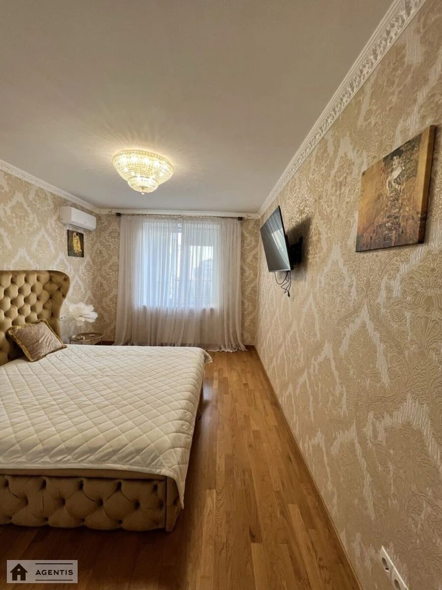 Сдам квартиру 3 комнаты, 125 m², 13 эт./25 этажей. 35, Герцена 35, Киев. 