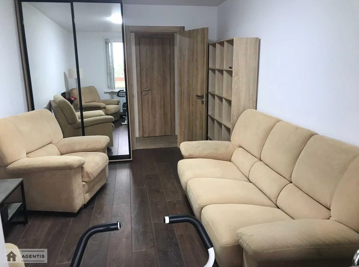 Здам квартиру 3 кімнати, 86 m², 7 пов./14 поверхів. 7, Максима Кривоноса вул., Київ. 