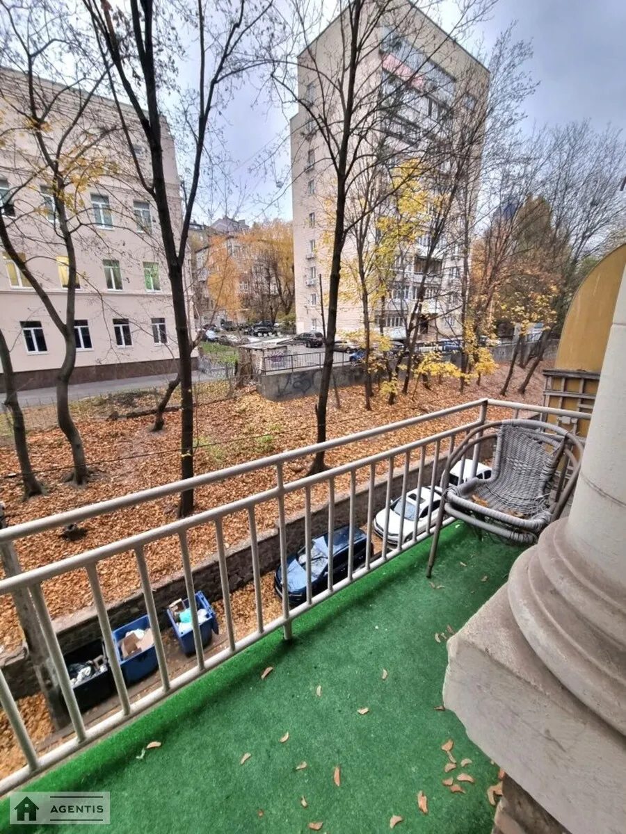 Сдам квартиру 2 комнаты, 68 m², 3 эт./7 этажей. 6, Крутой 6, Киев. 