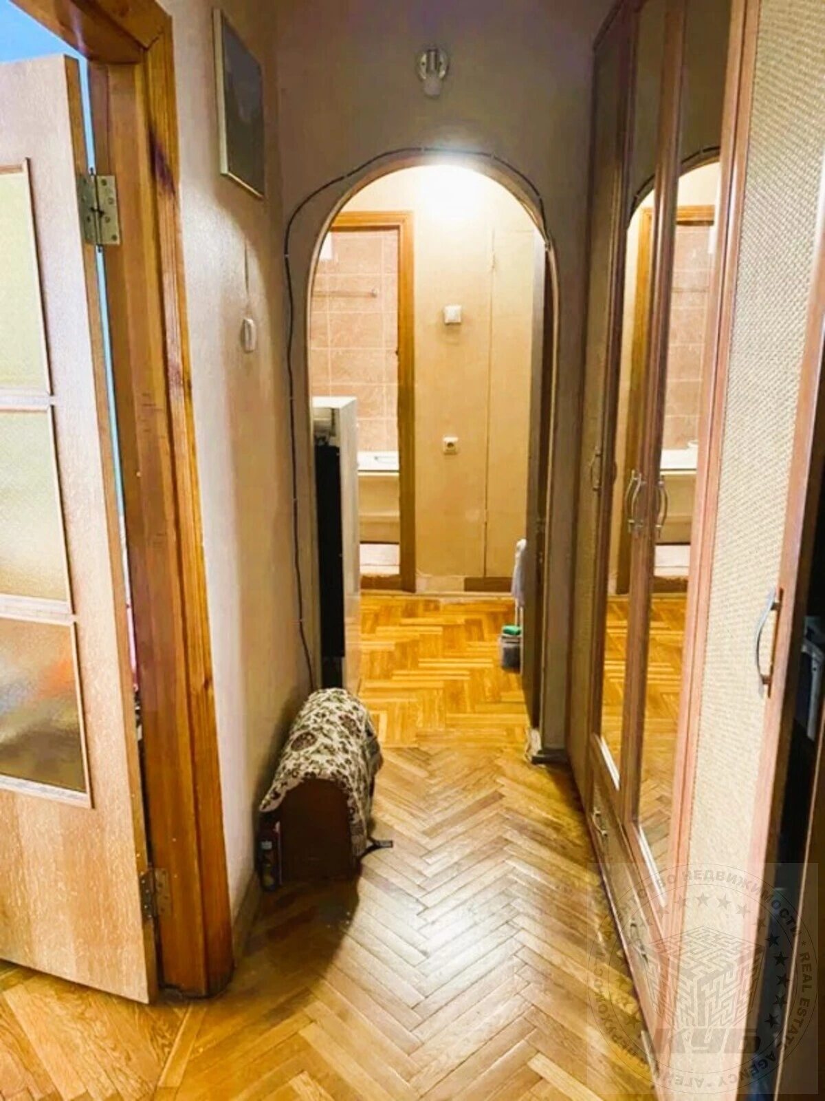 Apartments for sale 3 rooms, 70 m², 9th fl./10 floors. 9, Pechenizka 9, Kyiv. 