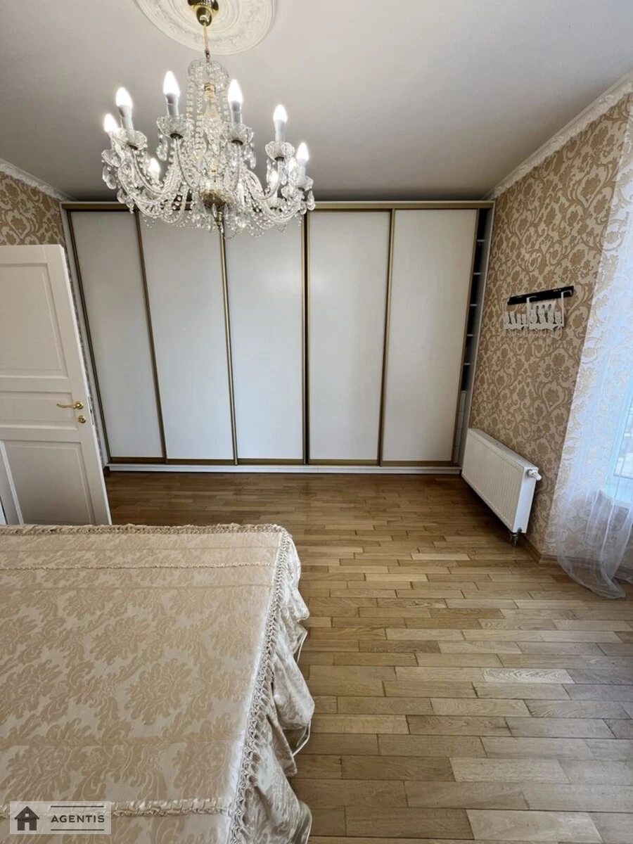 Сдам квартиру 3 комнаты, 106 m², 10 эт./16 этажей. 20, Златоустівська вул., Киев. 