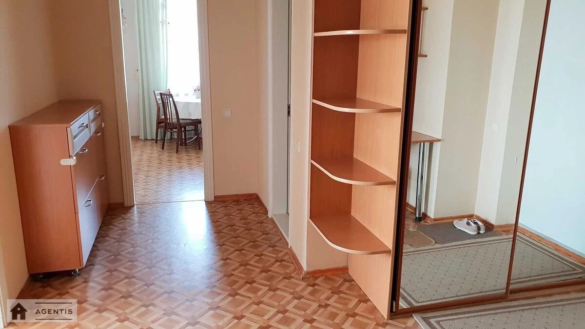 Сдам квартиру 2 комнаты, 70 m², 13 эт./14 этажей. 5, Академіка Булаховського вул., Киев. 