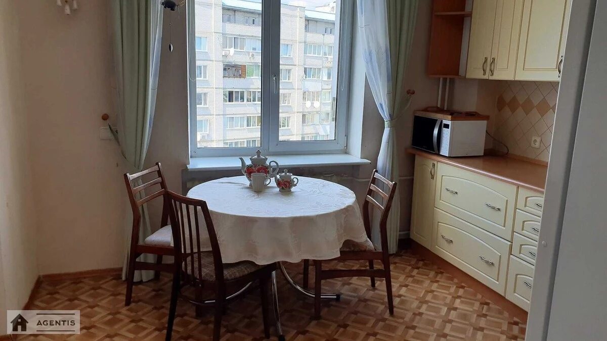 Apartment for rent 2 rooms, 70 m², 13th fl./14 floors. 5, Akademika Bulakhovskoho vul., Kyiv. 