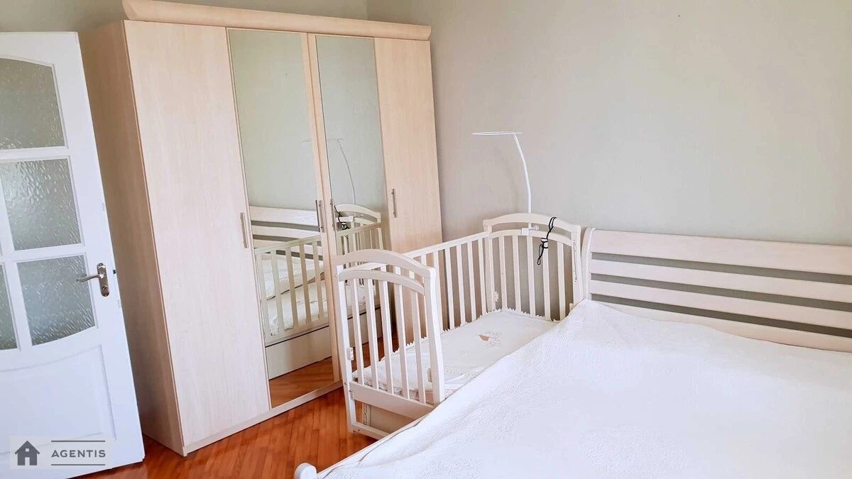 Сдам квартиру 2 комнаты, 70 m², 13 эт./14 этажей. 5, Академіка Булаховського вул., Киев. 