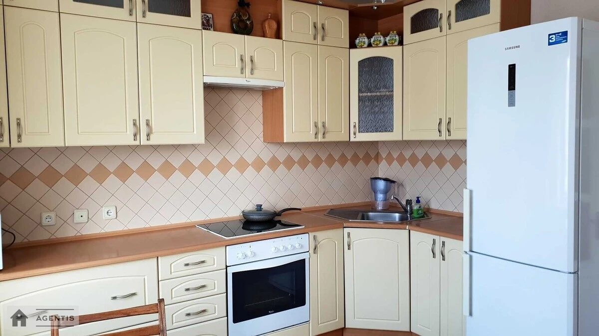 Сдам квартиру 2 комнаты, 70 m², 13 эт./14 этажей. 5, Академіка Булаховського вул., Киев. 