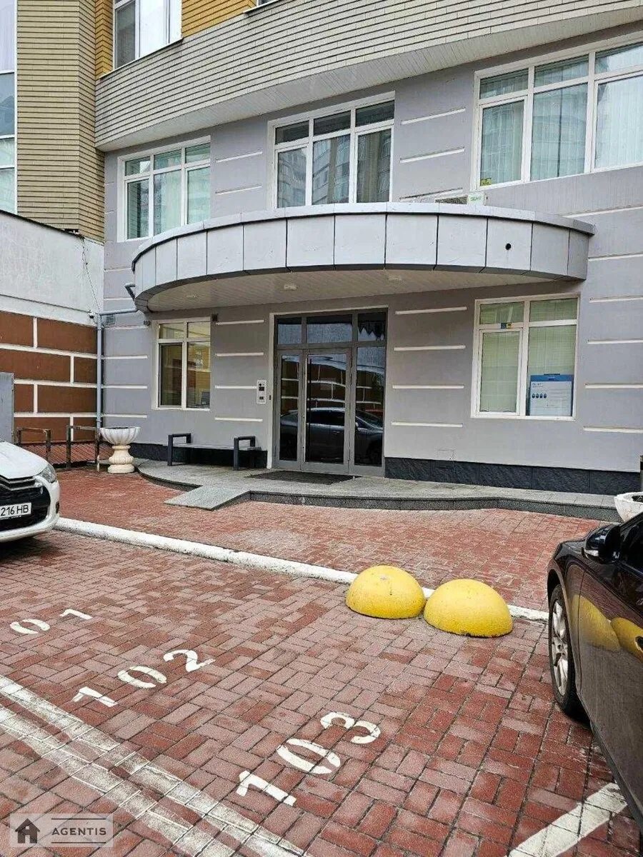 Сдам квартиру 3 комнаты, 100 m², 12 эт./26 этажей. 12, Володимира Івасюка просп. (Героїв Сталінграда), Киев. 