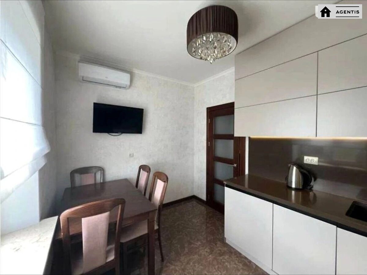 Сдам квартиру 2 комнаты, 56 m², 8 эт./14 этажей. 38, Червоної Калини просп. (Володимира Маяковського), Киев. 