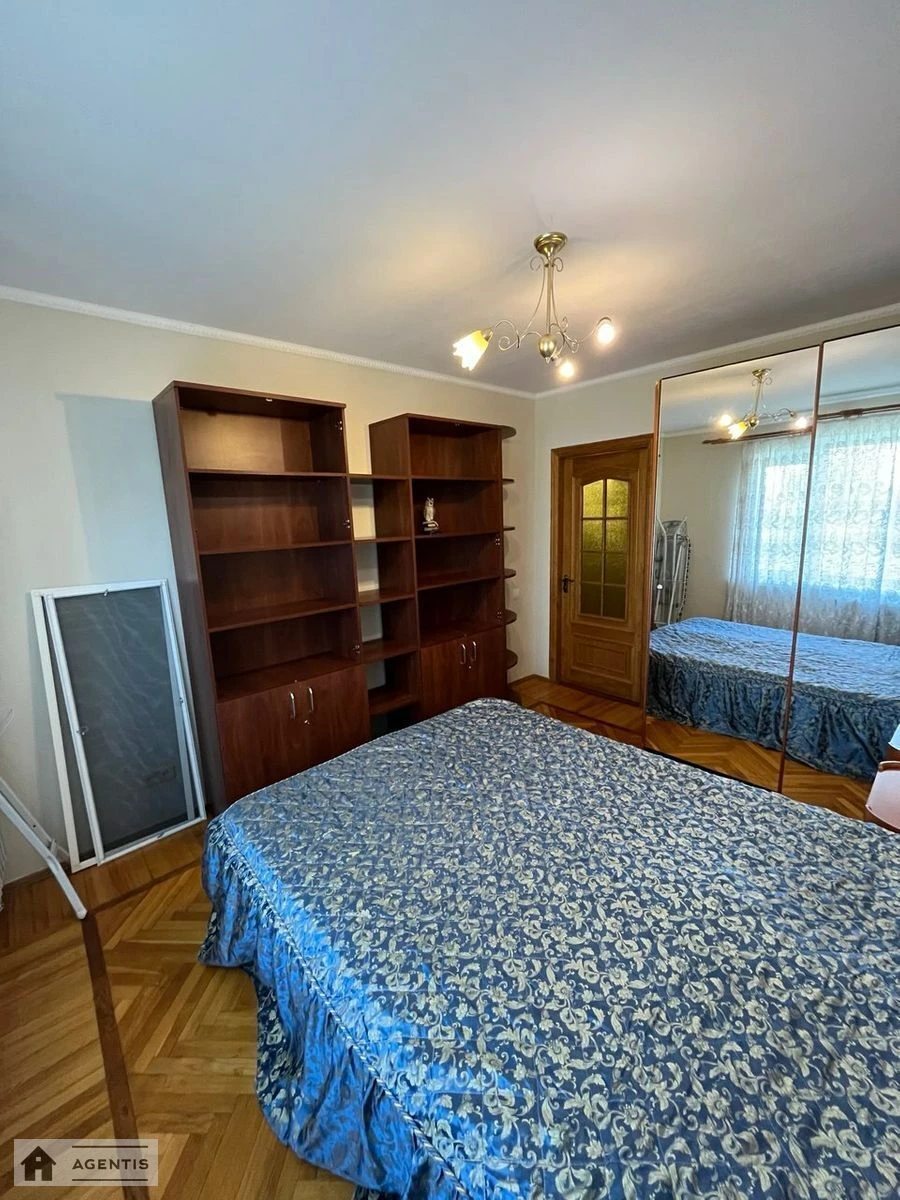 Сдам квартиру 3 комнаты, 80 m², 6 эт./16 этажей. 8, Загорівська вул. (Багговутівська), Киев. 