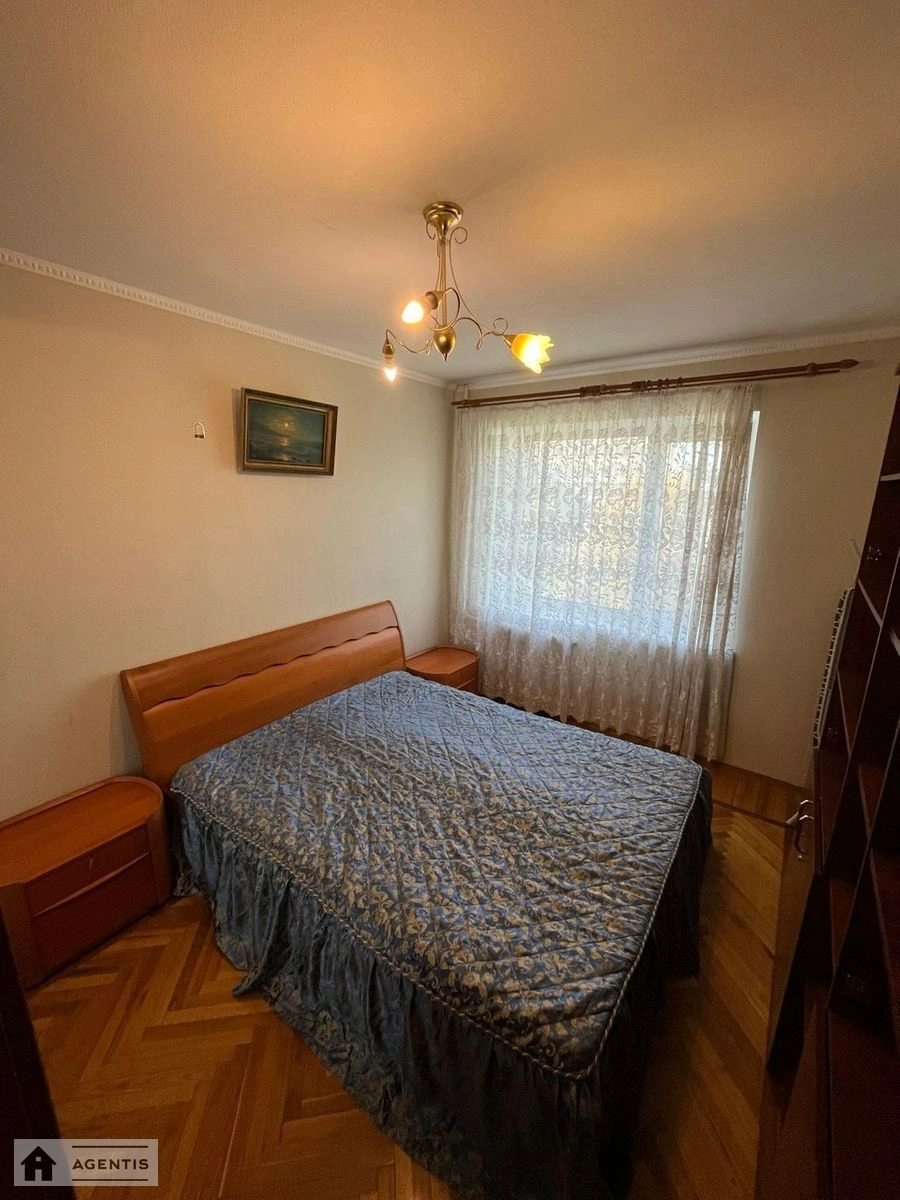 Сдам квартиру 3 комнаты, 80 m², 6 эт./16 этажей. 8, Загорівська вул. (Багговутівська), Киев. 