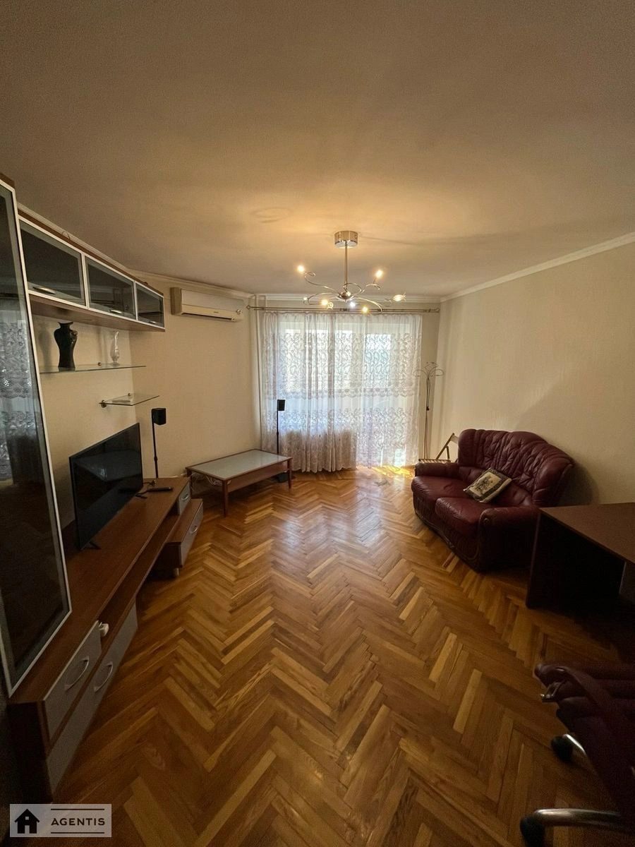 Сдам квартиру 3 комнаты, 80 m², 6 эт./16 этажей. 8, Загорівська вул. (Багговутівська), Киев. 