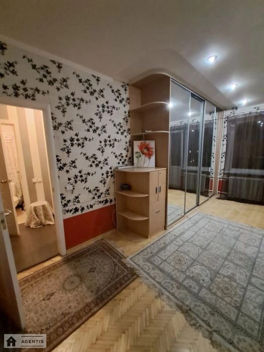 Сдам квартиру 1 комната, 40 m², 5 эт./9 этажей. 4, Павловская 4, Киев. 