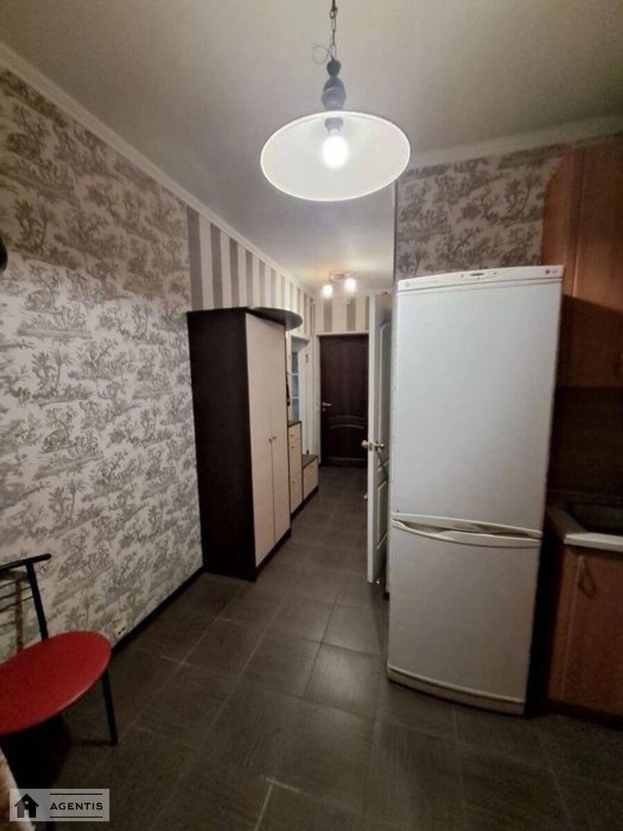 Сдам квартиру 1 комната, 40 m², 5 эт./9 этажей. 4, Павловская 4, Киев. 