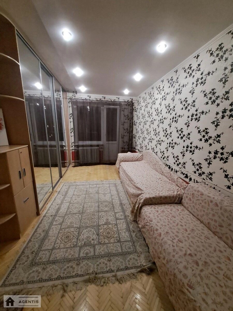 Здам квартиру 1 кімната, 40 m², 5 пов./9 поверхів. 4, Павлівська 4, Київ. 