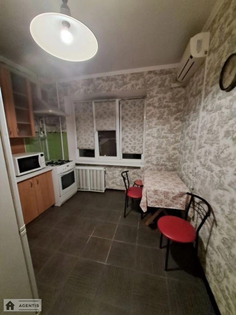 Здам квартиру 1 кімната, 40 m², 5 пов./9 поверхів. 4, Павлівська 4, Київ. 