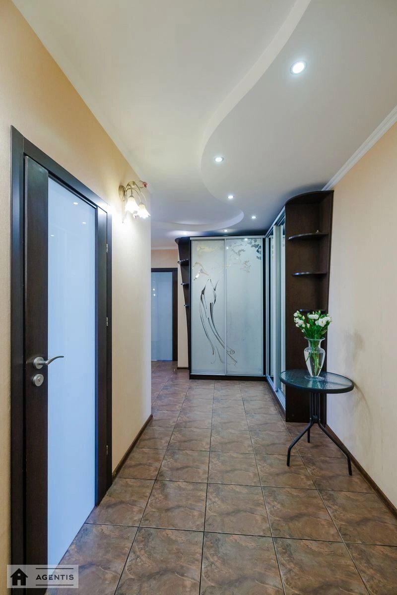 Apartment for rent 3 rooms, 115 m², 26th fl./27 floors. 1, Sribnokilska 1, Kyiv. 