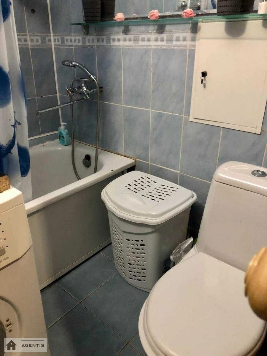 Здам квартиру 2 кімнати, 42 m², 1 пов./5 поверхів. 2, Академіка Доброхотова вул., Київ. 