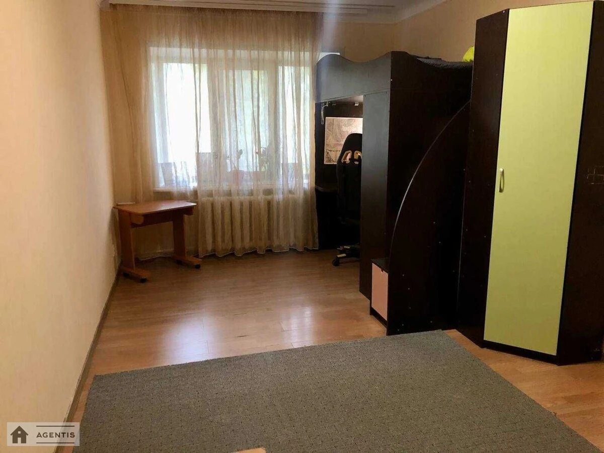 Сдам квартиру 2 комнаты, 42 m², 1 эт./5 этажей. 2, Академіка Доброхотова вул., Киев. 