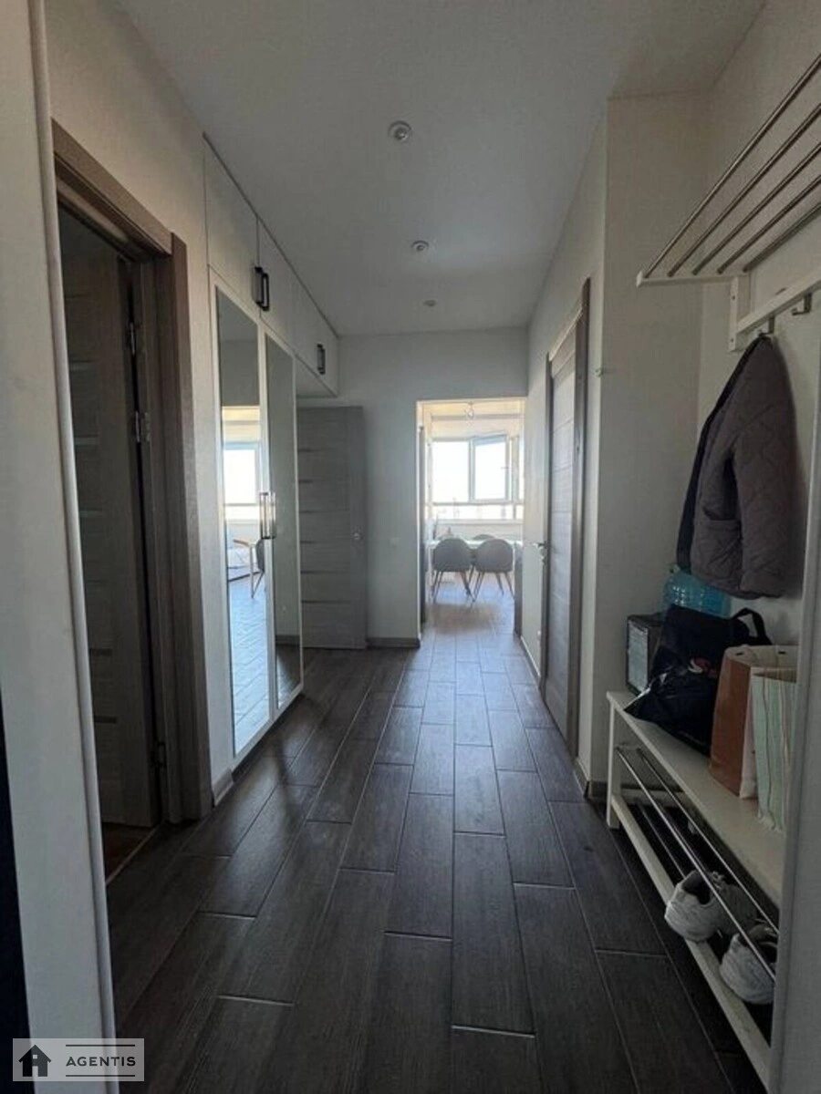 Сдам квартиру 2 комнаты, 60 m², 15 эт./17 этажей. 32, Сергія Данченка вул., Киев. 