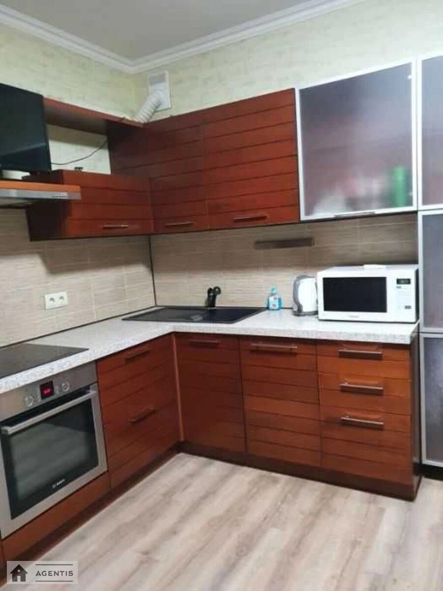 Сдам квартиру 1 комната, 56 m², 3 эт./21 этаж. 7, Харьковское 7, Киев. 