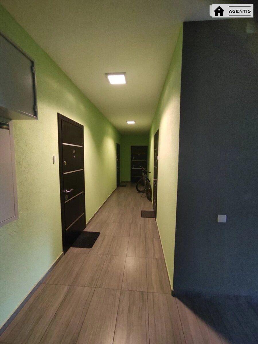 Apartment for rent 1 room, 33 m², 2nd fl./5 floors. 2, Pavla Li prov. Moskovskyy, Kyiv. 