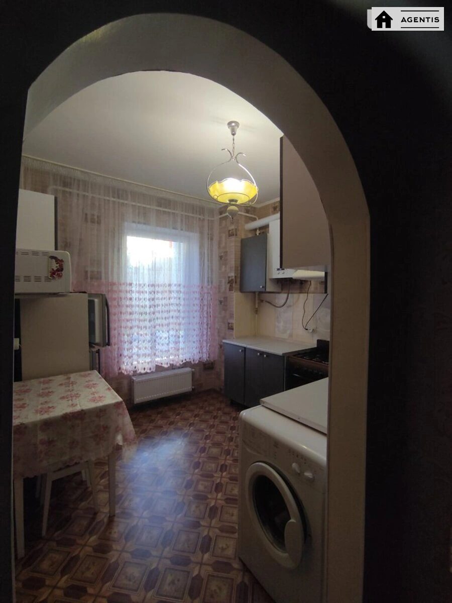 Apartment for rent 1 room, 33 m², 2nd fl./5 floors. 2, Pavla Li prov. Moskovskyy, Kyiv. 