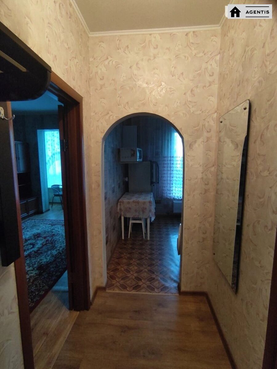 Apartment for rent 1 room, 33 m², 2nd fl./5 floors. 2, Pavla Li prov. Moskovskyy, Kyiv. 