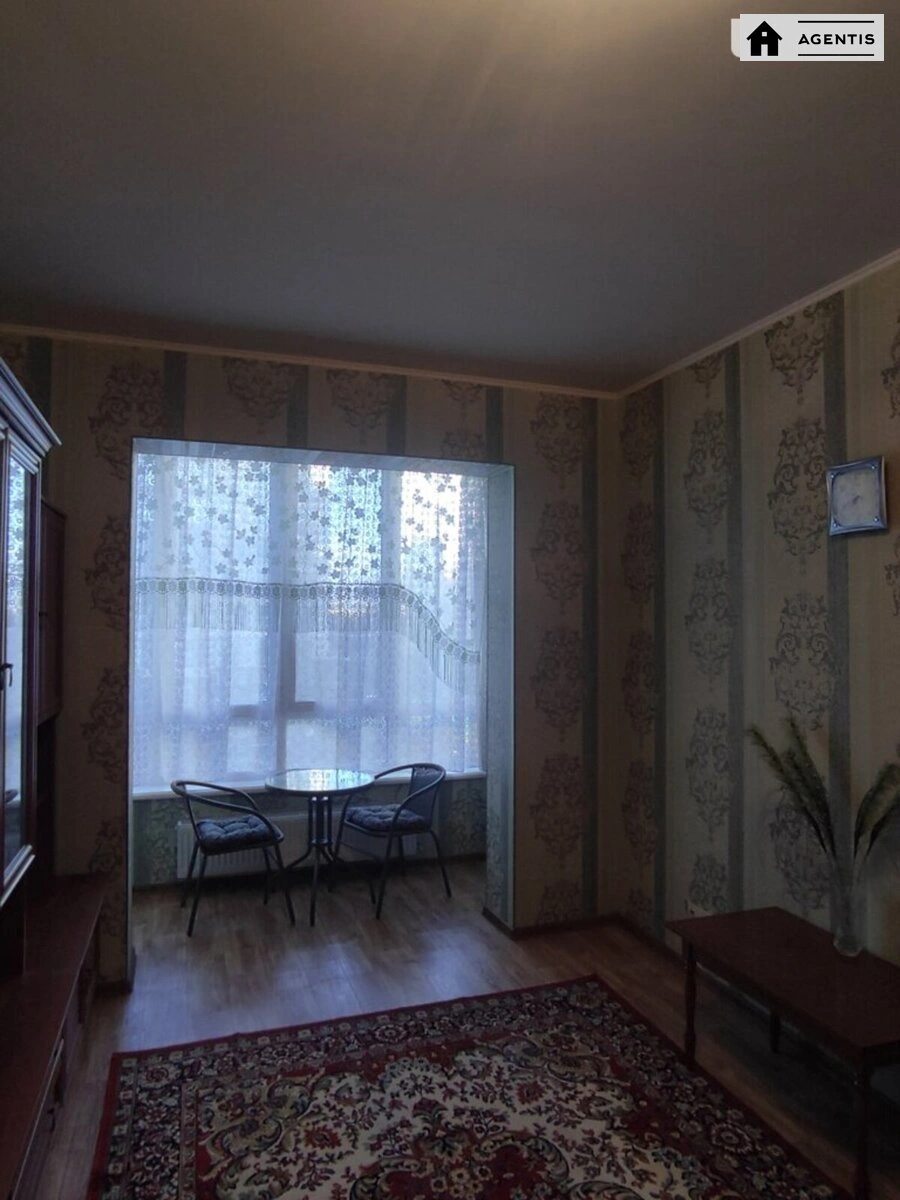 Apartment for rent 1 room, 33 m², 2nd fl./5 floors. 2, Pavla Li prov. Moskovskyy, Kyiv. 