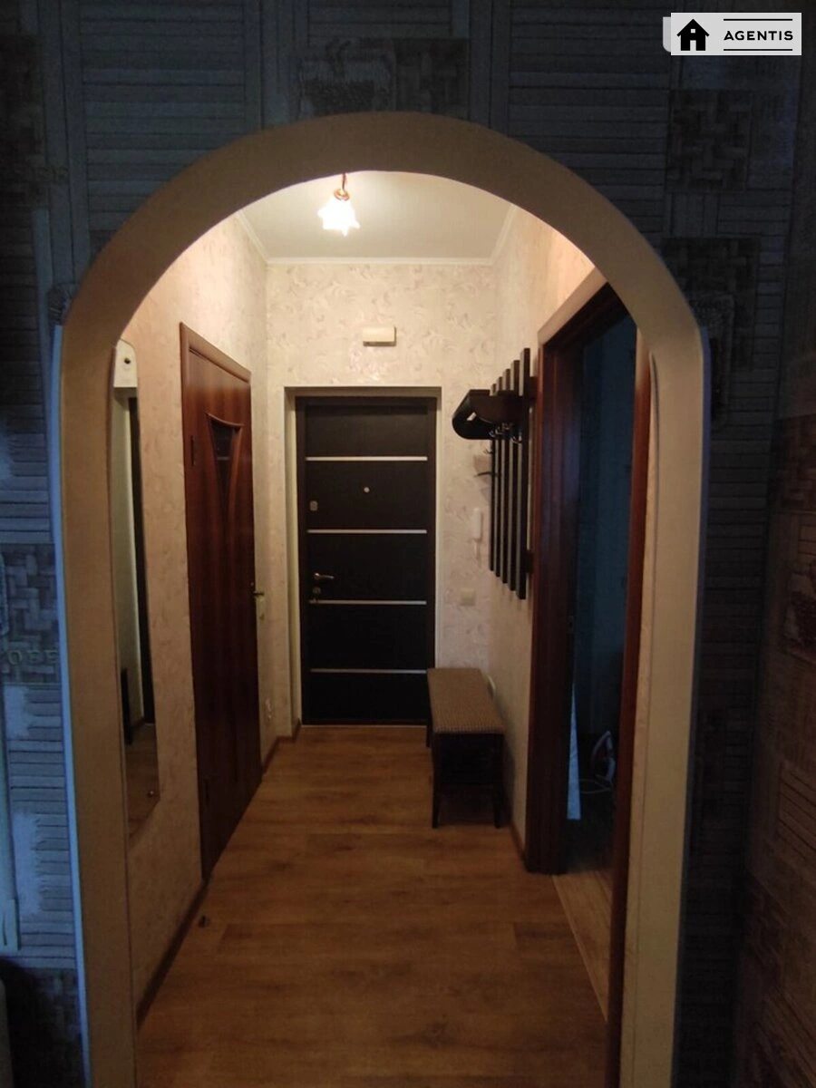 Apartment for rent 1 room, 33 m², 2nd fl./5 floors. 2, Pavla Li prov. Moskovskyy, Kyiv. 