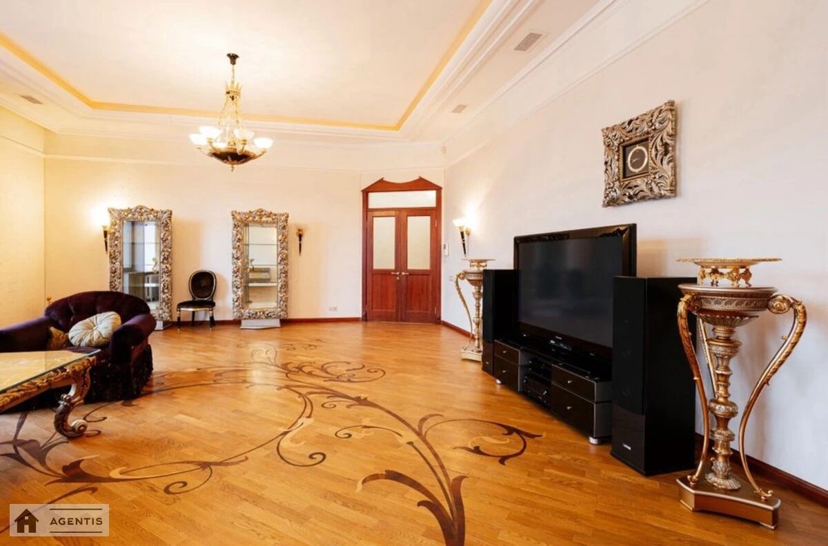 Apartment for rent 2 rooms, 155 m², 4th fl./5 floors. Ukrayinskykh Heroyiv pl. Lva Tolstoho, Kyiv. 