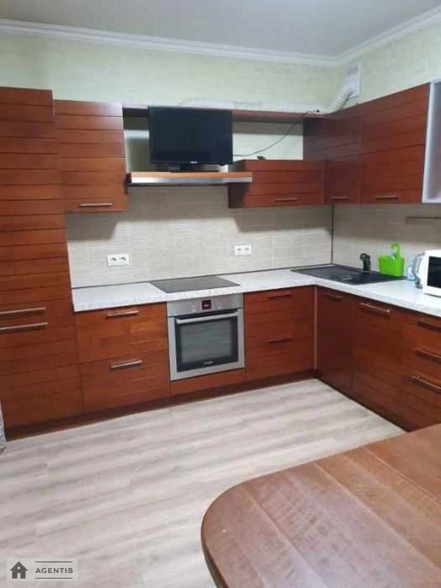 Сдам квартиру 1 комната, 56 m², 3 эт./21 этаж. 7, Харьковское 7, Киев. 