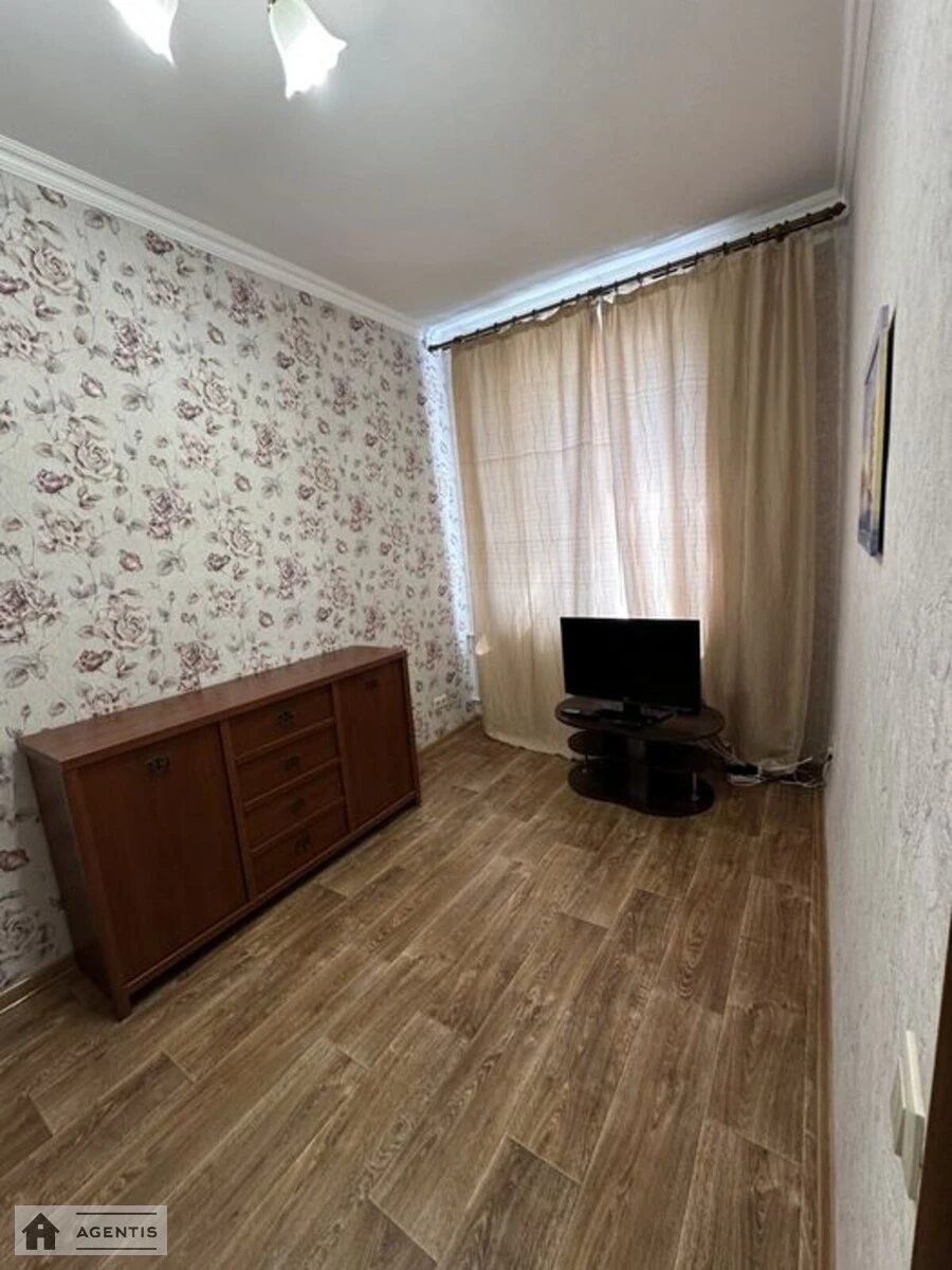 Сдам квартиру 2 комнаты, 44 m², 3 эт./5 этажей. 9, Берестейський просп. (Перемоги), Киев. 