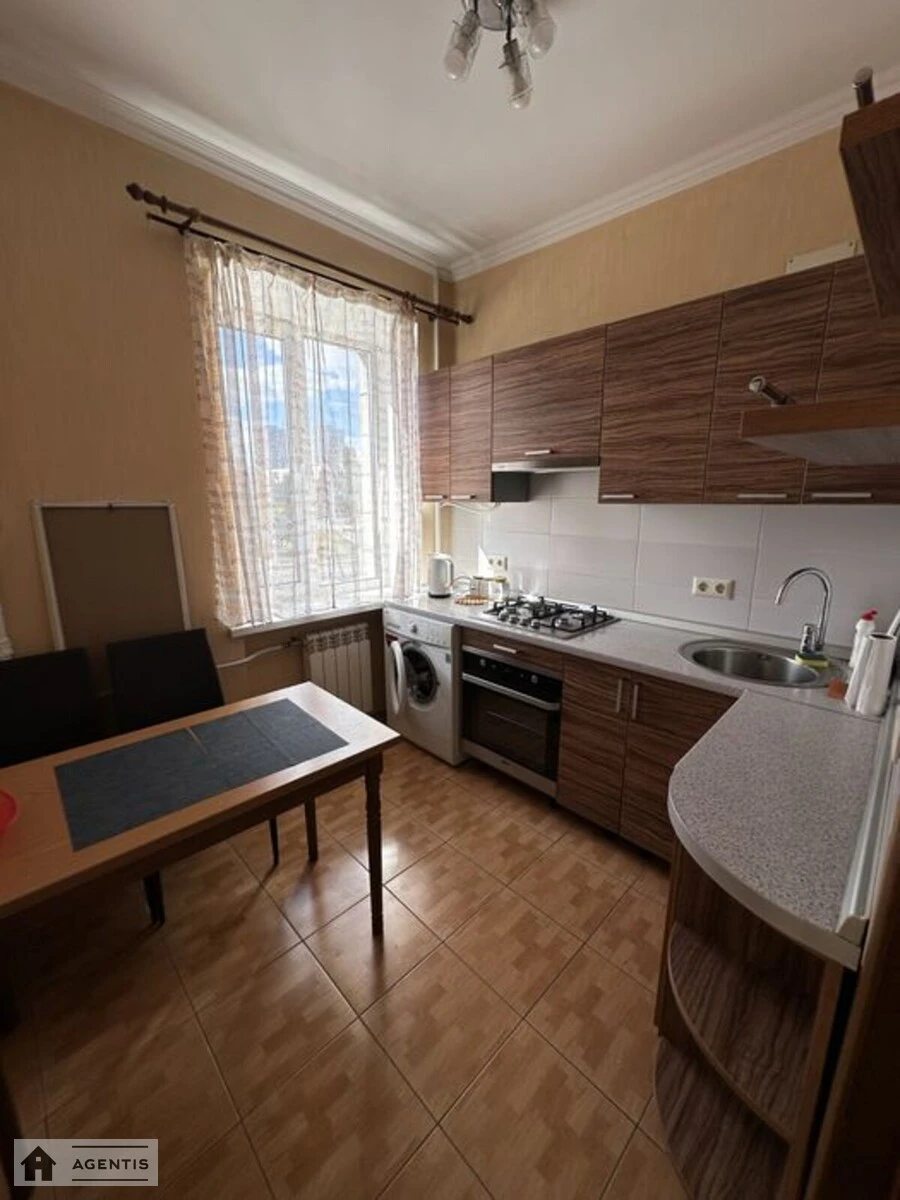 Сдам квартиру 2 комнаты, 44 m², 3 эт./5 этажей. 9, Берестейський просп. (Перемоги), Киев. 