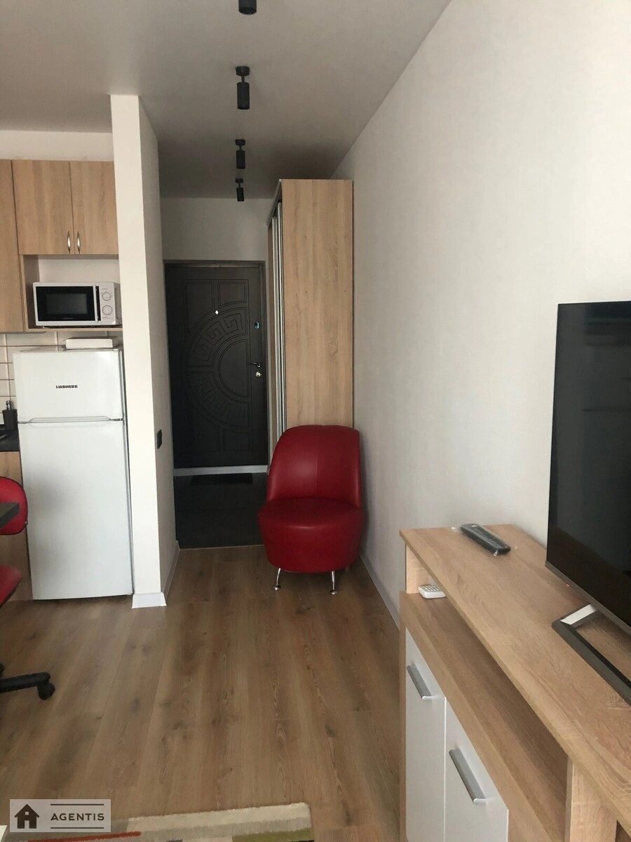 Сдам квартиру 1 комната, 27 m², 11 эт./26 этажей. 73, Полевая 73, Киев. 