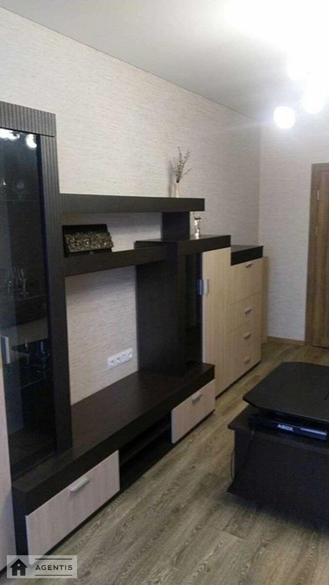 Apartment for rent 3 rooms, 74 m², 8th fl./25 floors. 13, Kostanayska vul., Kyiv. 