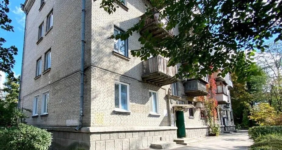 Apartment for rent 2 rooms, 60 m², 2nd fl./4 floors. Budivelnykiv, Kyiv. 