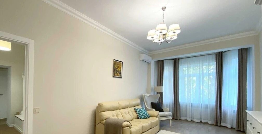 Apartment for rent 2 rooms, 60 m², 2nd fl./4 floors. Budivelnykiv, Kyiv. 