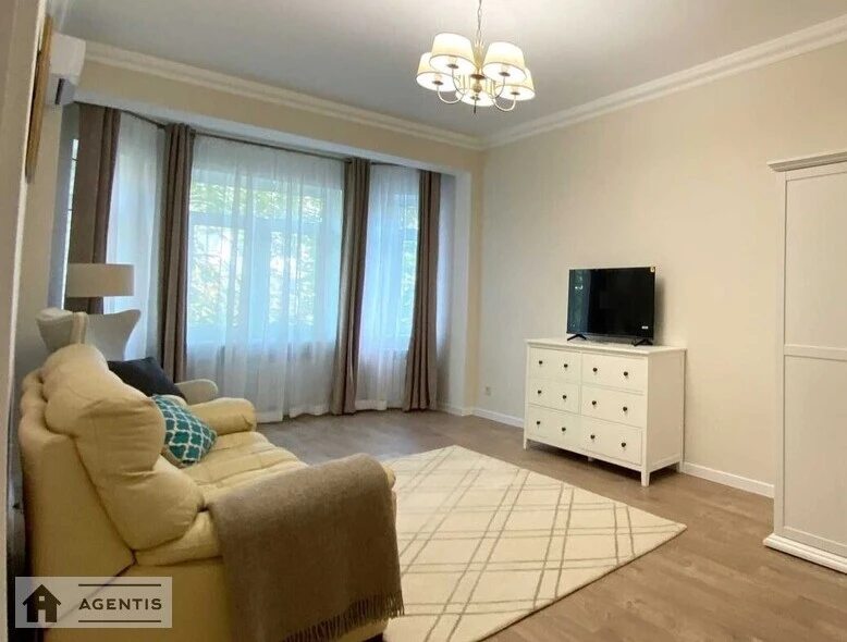 Apartment for rent 2 rooms, 60 m², 2nd fl./4 floors. Budivelnykiv, Kyiv. 