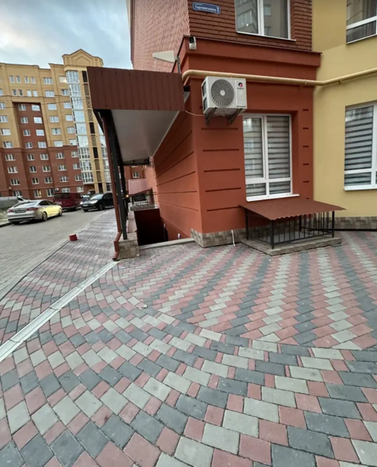 Real estate for sale for commercial purposes 60 m², 1st fl./10 floors. Бам, Ternopil. 