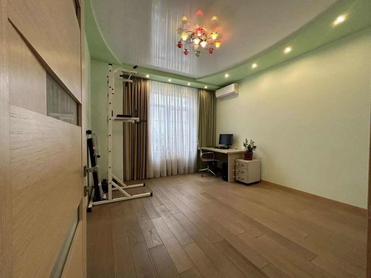 Apartments for sale 2 rooms, 80 m², 3rd fl./5 floors. 8, Dmytra Lutsenka vul., Kyiv. 