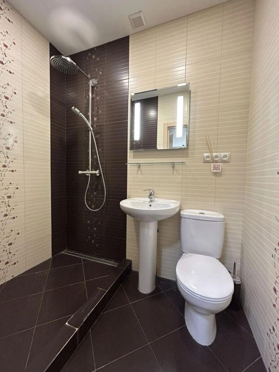 Apartments for sale 2 rooms, 80 m², 3rd fl./5 floors. 8, Dmytra Lutsenka vul., Kyiv. 