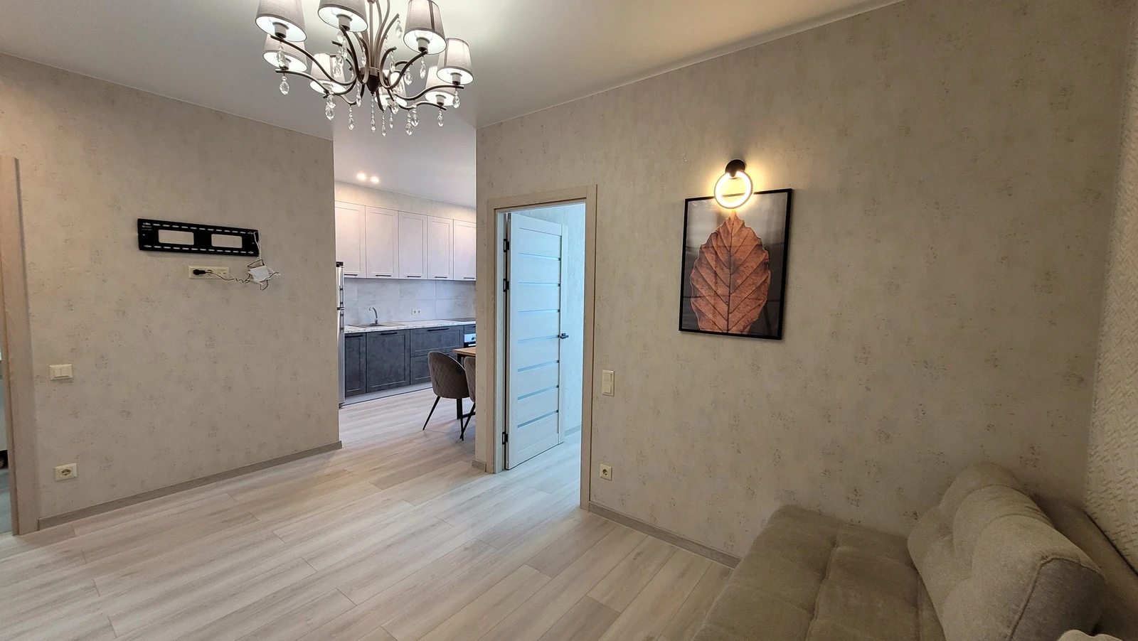 Apartments for sale 2 rooms, 41 m², 15th fl./19 floors. Zhemchuzhnaya ul., Odesa. 