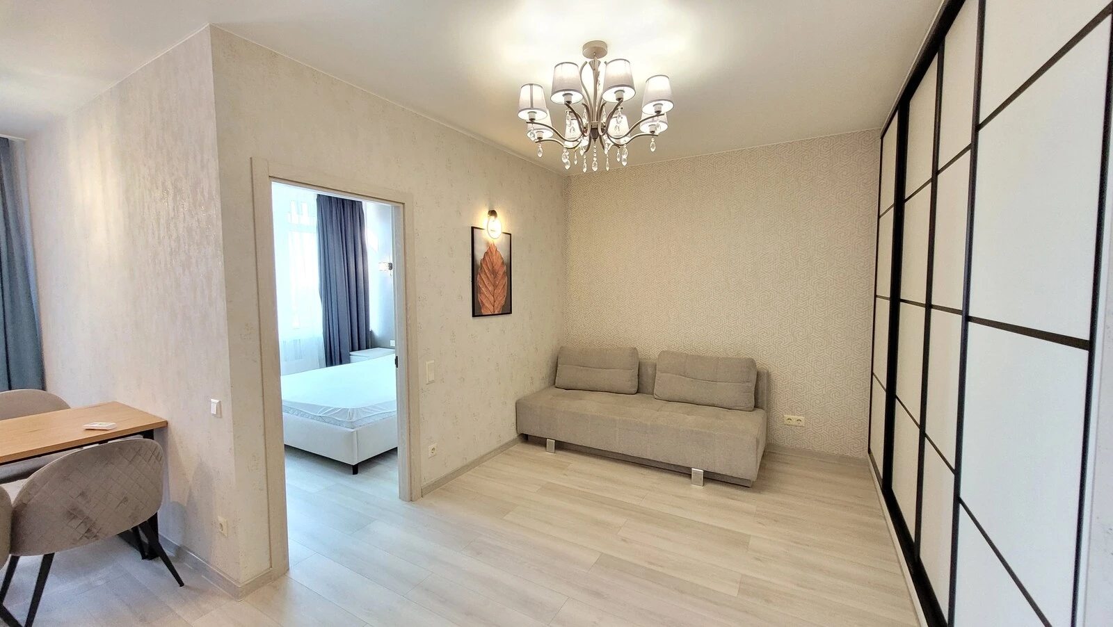 Apartments for sale 2 rooms, 41 m², 15th fl./19 floors. Zhemchuzhnaya ul., Odesa. 