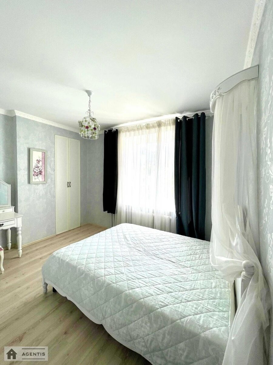 Здам квартиру 2 кімнати, 52 m², 3 пов./20 поверхів. 10, Волинська 10, Київ. 