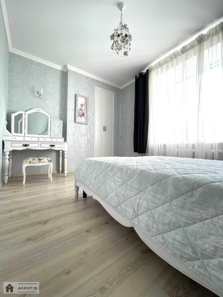 Здам квартиру 2 кімнати, 52 m², 3 пов./20 поверхів. 10, Волинська 10, Київ. 