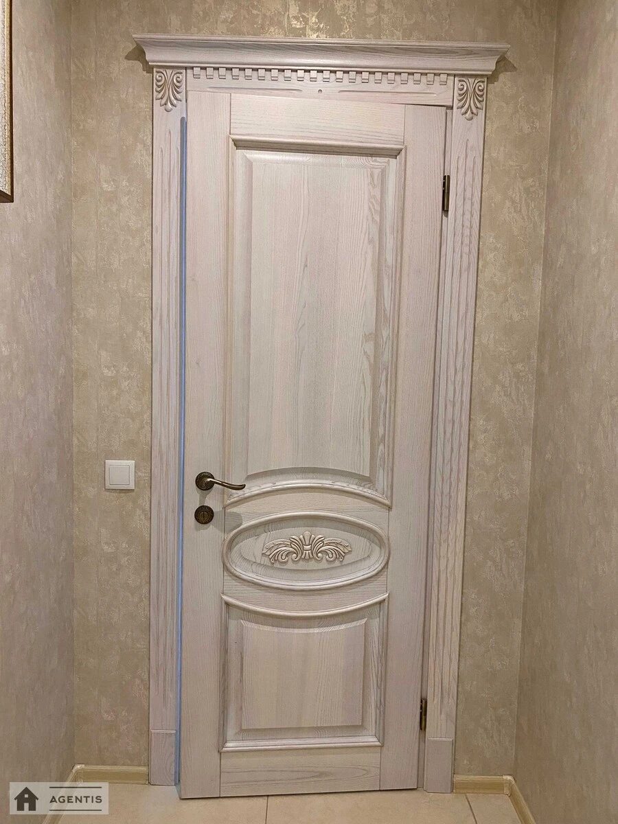 Здам квартиру 2 кімнати, 52 m², 3 пов./20 поверхів. 10, Волинська 10, Київ. 