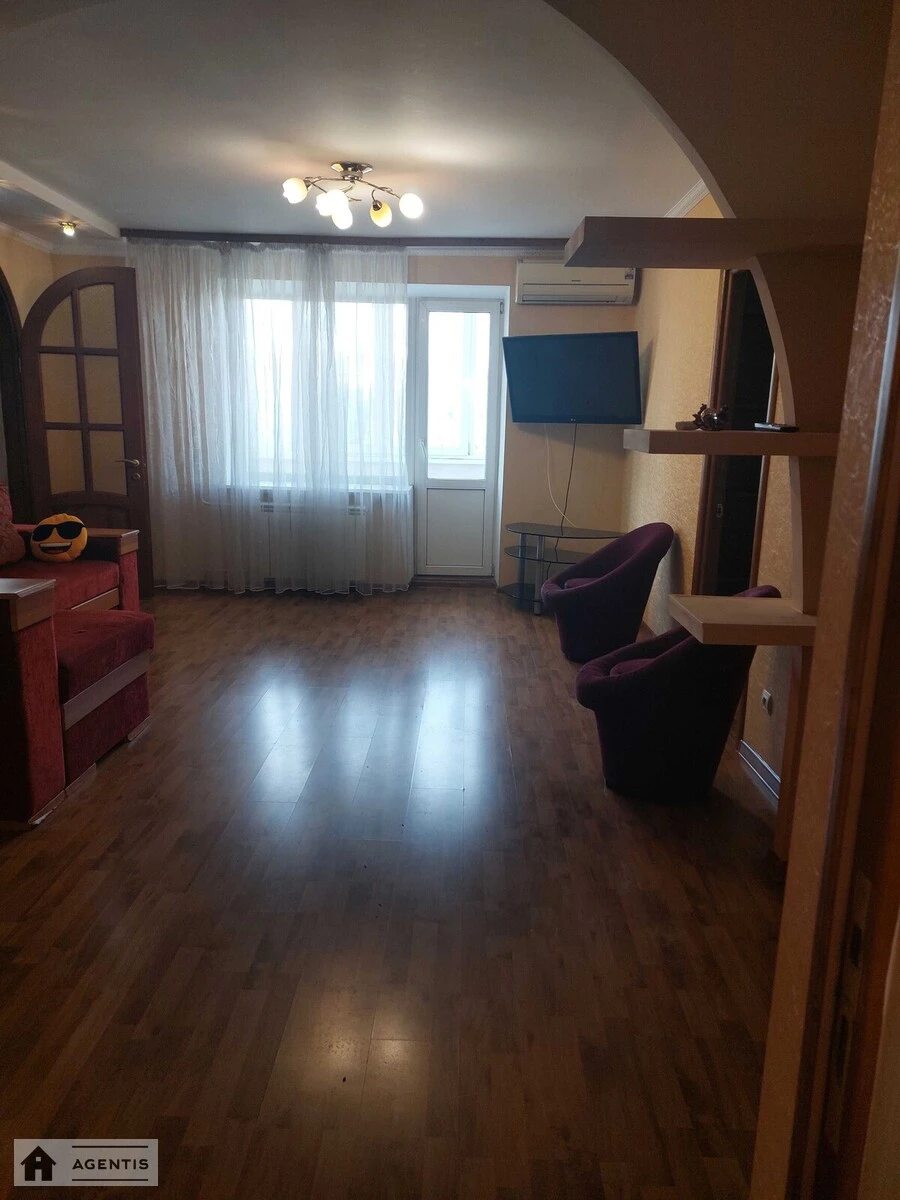 Apartment for rent 4 rooms, 100 m², 5th fl./9 floors. 12, Trostyanetcka 12, Kyiv. 